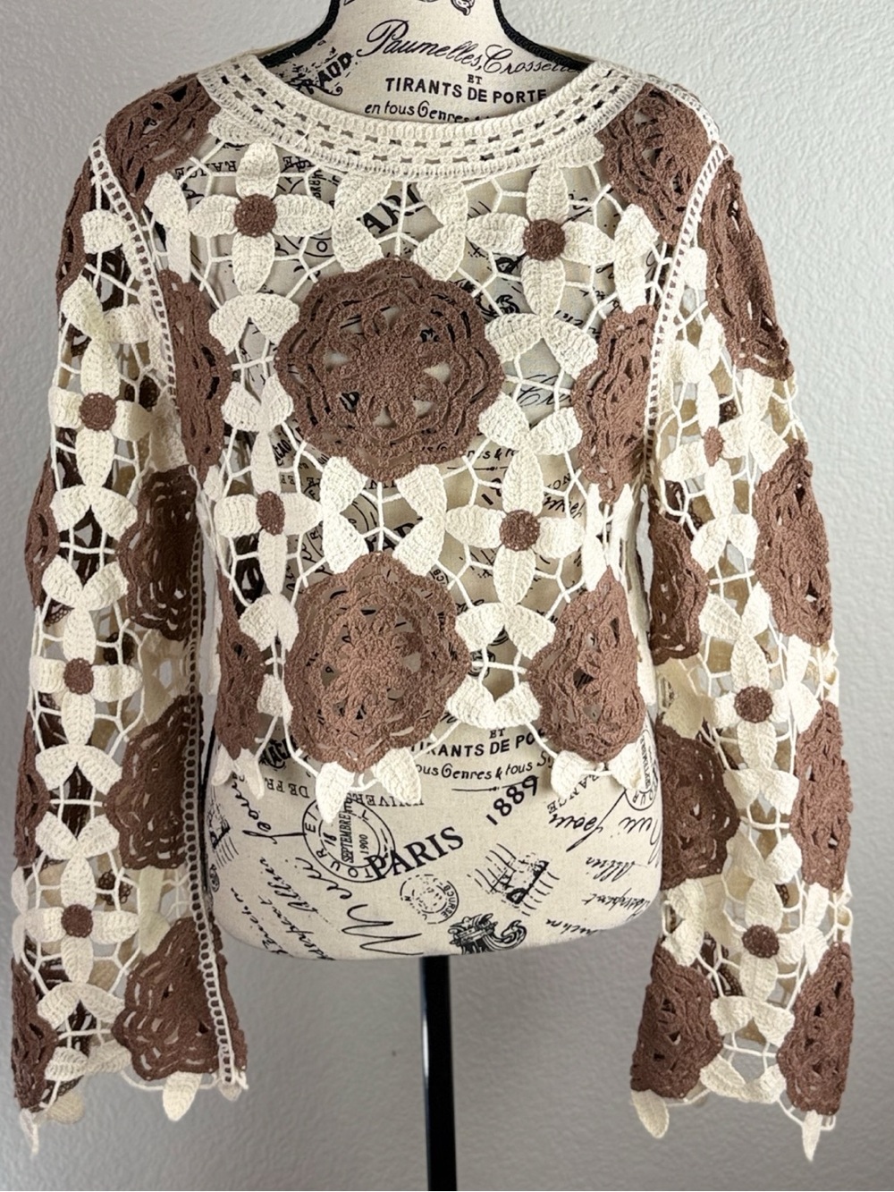 EB Luxe Los Angeles Crochet Floral Sweater Coquette Girl Boho Cream/Brown Medium